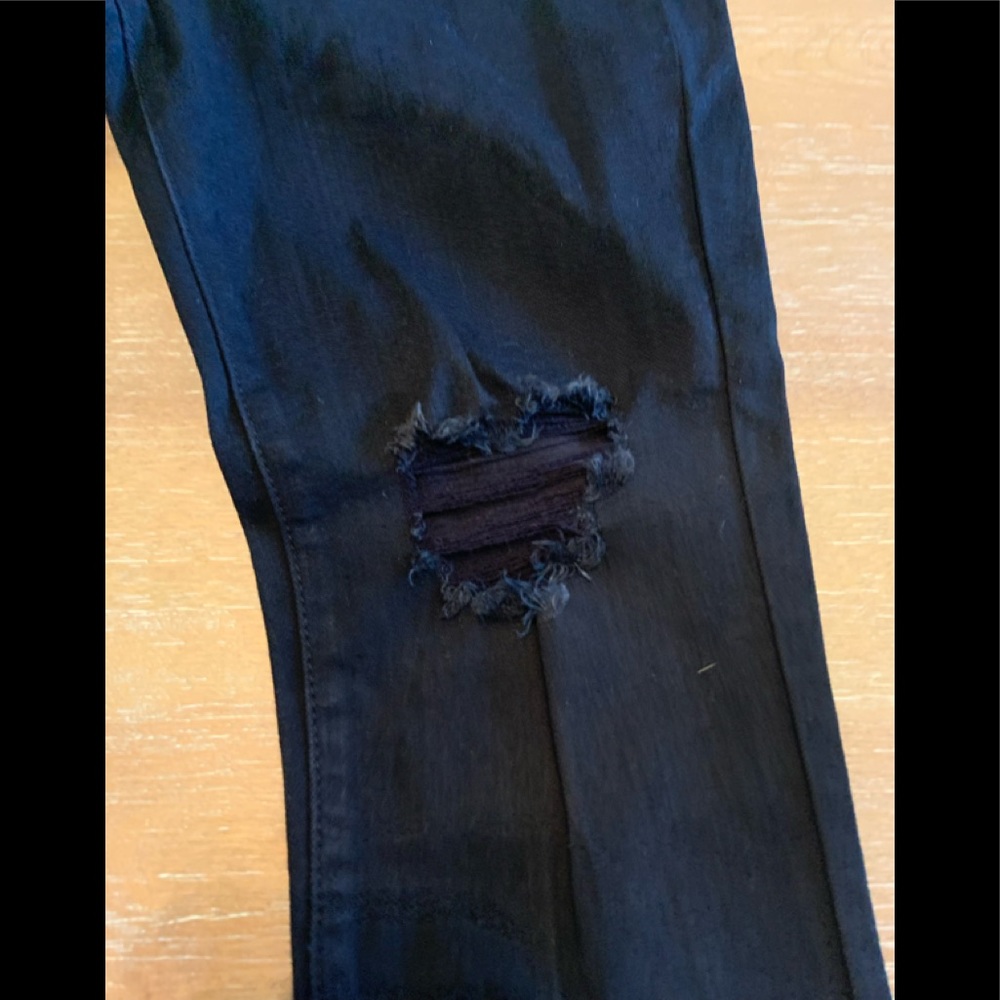Distressed jeans - Picture 4 of 8